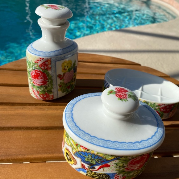 3 piece Vintage Gloria Vanderbilt bathroom set - Picture 8 of 12